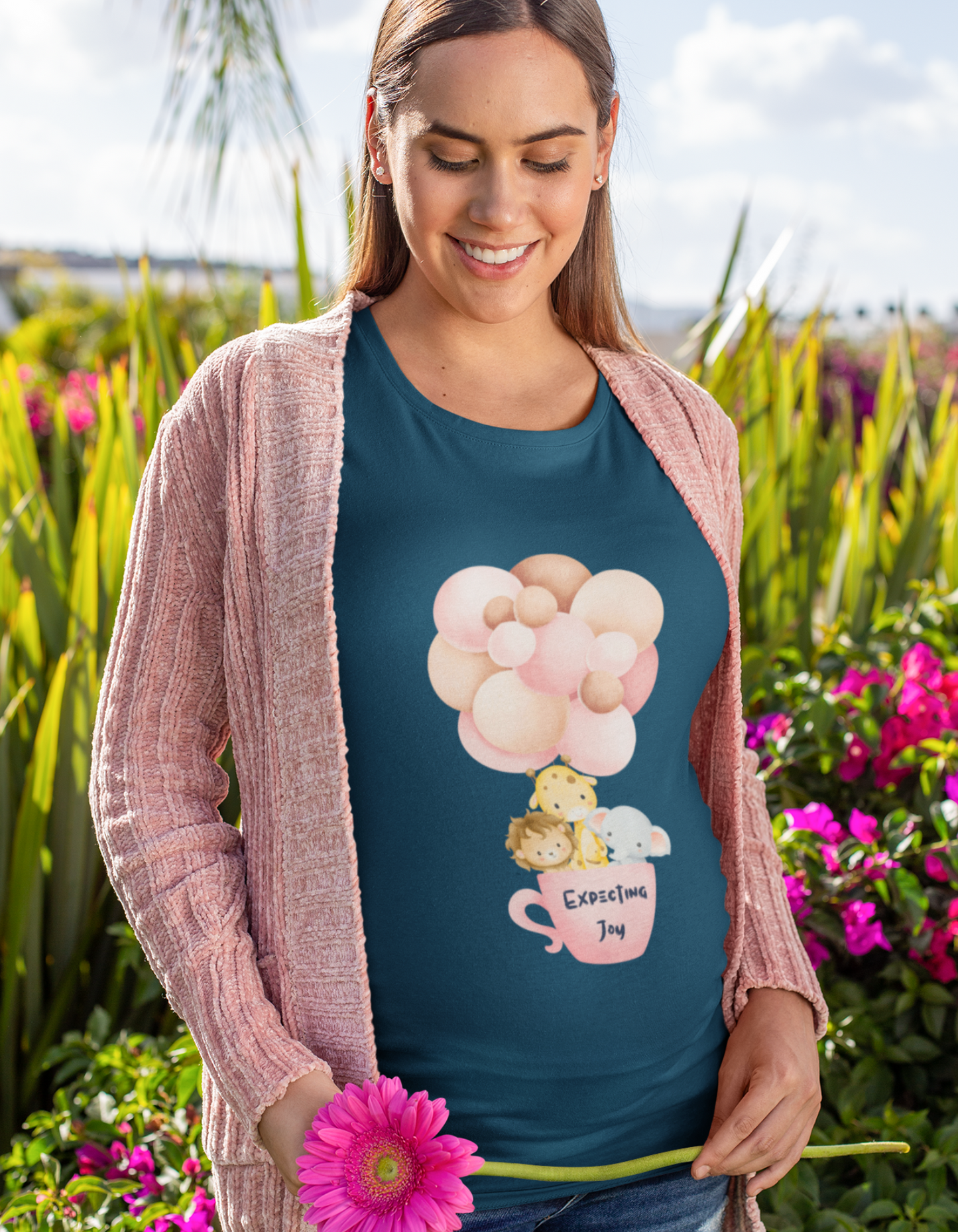 Looking for the perfect gift for a mom-to-be? Our oversized pregnancy t-shirt, adorned with adorable animal babies and balloons, is the ideal choice. Surprise her with comfort, style, and lots of joy!