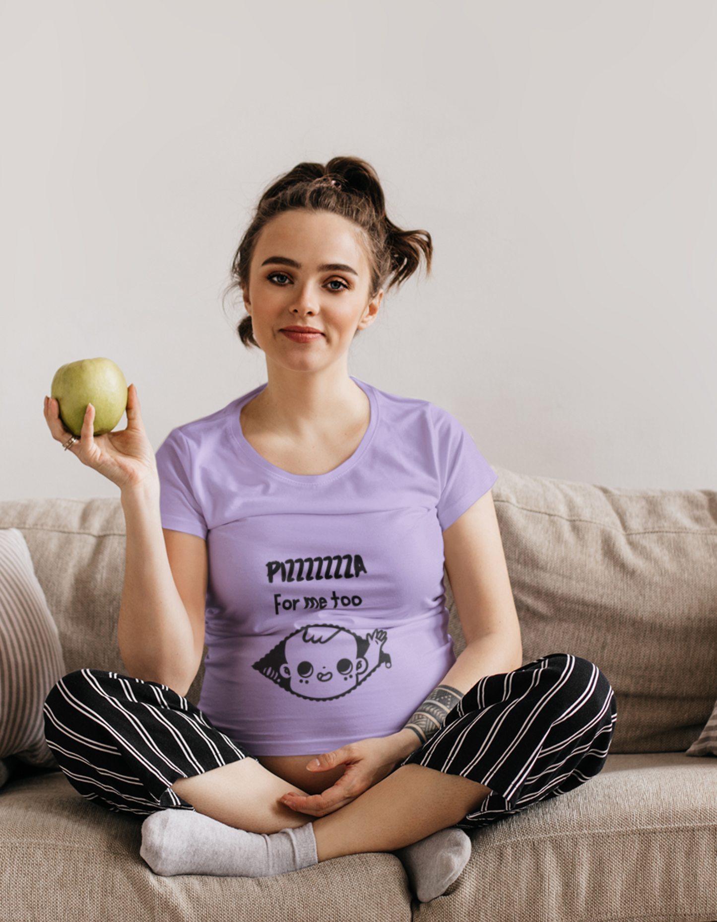 Embrace your pregnancy cravings with our Peek-a-Boo Pizza Lover oversized pregnancy t-shirt. Featuring a baby peeking out of a zipper and declaring their love for pizza, this t-shirt combines comfort and humor. Shop now at Womanitee, your destination for women's graphic t-shirts online in India.